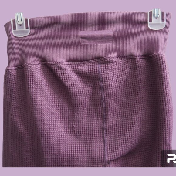 PINK Victoria's Secret active thermal workout leggings in purple size medium. - Picture 9 of 11